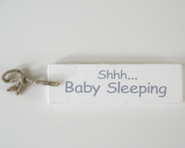 Houten deurhanger Shhh... Baby Sleeping wit